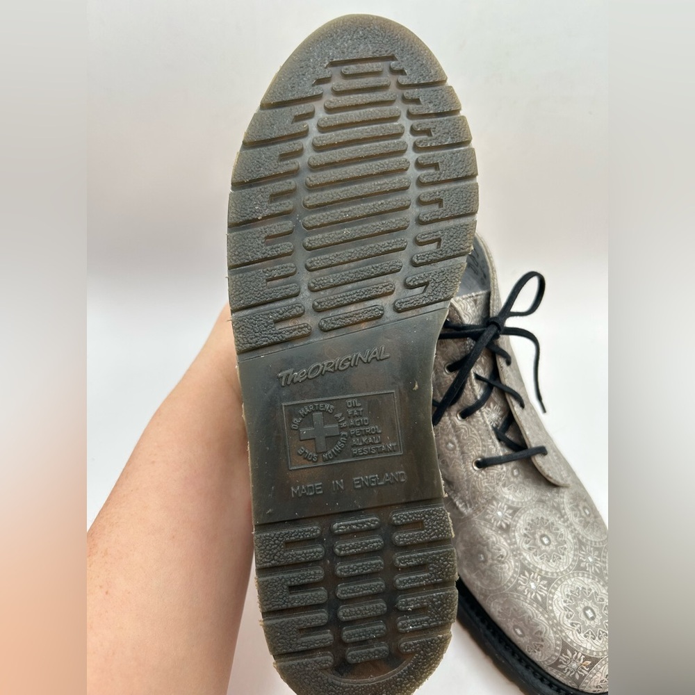 RARE VINTAGE Dr. Martens Made in England Bev 4-Eye Silk Boots Metallic silver 9 - Picture 9 of 15